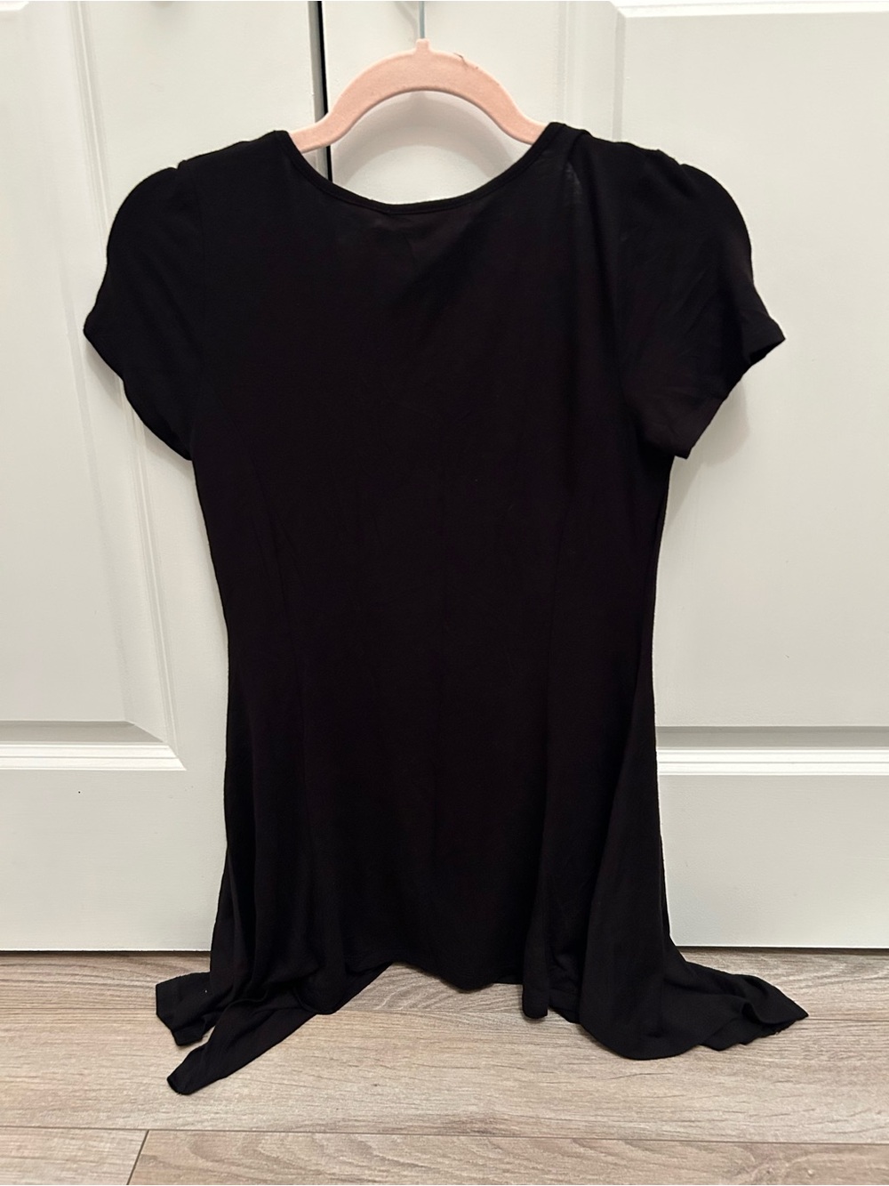 NWT Green Envelope Black Scoop Neck Short Sleeve Tee Asymmetrical Hem Large Soft - Picture 8 of 8